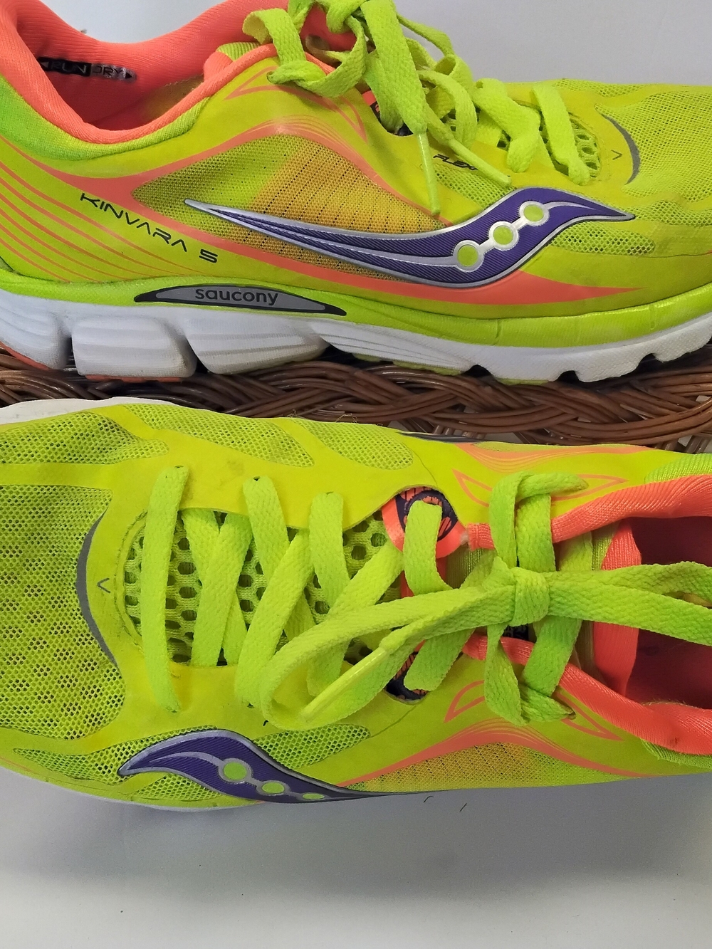 Saucony Kinvara 5 Neon Yellow & Coral Running Shoes W/8.5